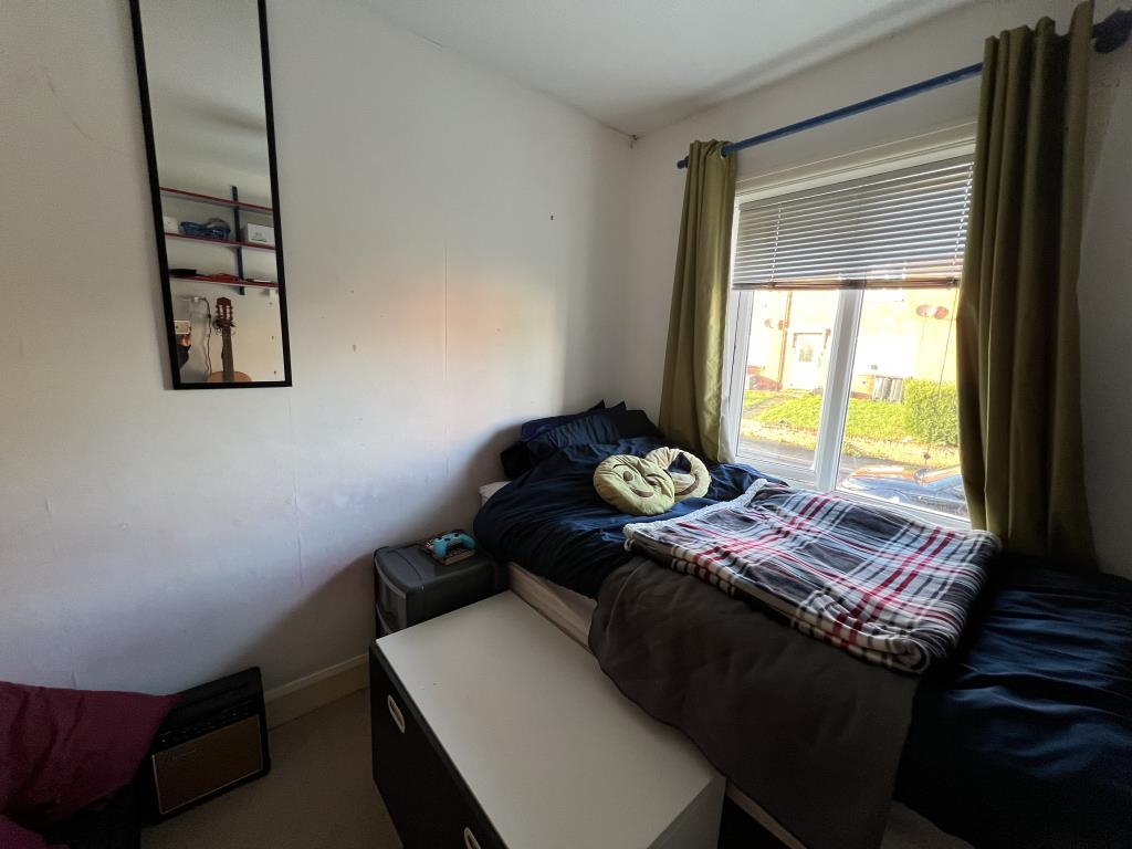 Lot: 163 - PROPERTY WITH GARDEN AND PLANNING PERMISSION FOR A FURTHER DWELLING - Bedroom three